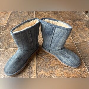 UGG Classic Short Denim Round Toe Pull On Boots- Blue, Women’s Size 7